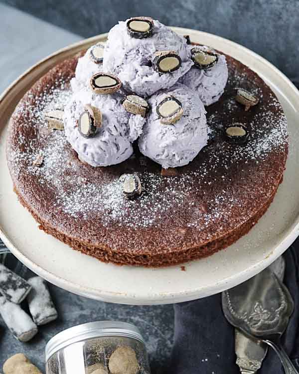 Kladdkaka med världens godaste lakrits- och violglass